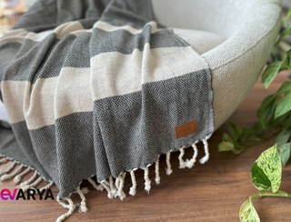 تصویر شال مبل منگوله دار طرح Wool rice برند Barine ابعاد 175×125 رنگ مشکی 