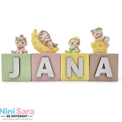 تصویر استند مکعب اسم نوزاد چوبی طرح فرشته با کیفیت چوب راش و رنگ اکریلیک 