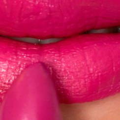 تصویر رژلب فاقد سرب آلورابیوتی - رنگ قرمز گوجه ای Lipstick