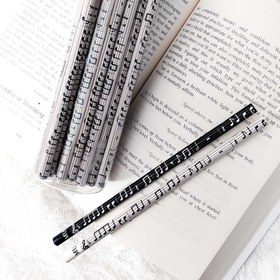 تصویر مداد مدل نت زمینه سفید 