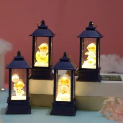 تصویر چراغ خواب فانوس با طرح فضانورد | چراغ تزئینی فانتزی برای اتاق خواب 