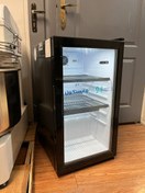 تصویر یخچال زیر کانتری ۵ فوت درب شیشه‌ای ایستکول 