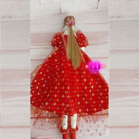 تصویر عروسک تیلدا قرمز 