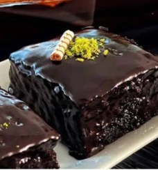 تصویر کیک براونی کافی شاپی خیس 