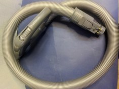 تصویر لوله خرطومی جارو برقی ال جی 