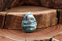 تصویر نگین اشکی صدف آبالون 