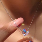 تصویر گردنبند نقره زنانه سواروسکی مدل مکعب با سنگ اوپال 