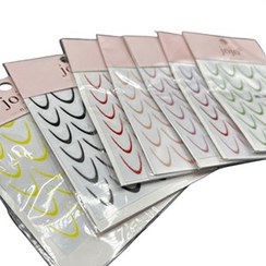 تصویر لنز فرنچ ناخن با رنگ‌بندی متنوع 