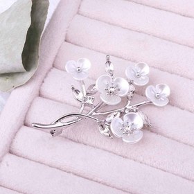 تصویر سنجاق سینه شکوفه 