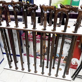 تصویر عصای چوبی سالمند 