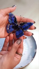 تصویر گل سینه جواهر دوزی پروانه آبی 