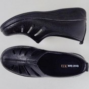 تصویر کفش طبی زنانه امیدگام کد ۲۲۸ با رویه چرم مصنوعی رنگ مشکی و سفید 