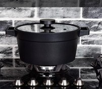 تصویر قابلمه مارک یونیک اصل شرکتی طرح دیاموند جنس چدن داخل گرانیت درب شیشه ای سایز ۲۰ 