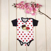 تصویر بادی آستین‌کوتاه نوزادی دخترانه طرح کفشدوزک – سه تا شش ماه 