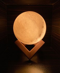 تصویر آباژور سنگ نمک طرح کره قطر10 به همراه پایه و سیم کد b101 - کرم salt lamp shader10