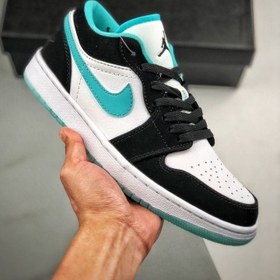 تصویر نایک ایر جردن ۱ بدون ساق سفید فیروزه‌ای Nike air Jordan 1 low white and cyan 