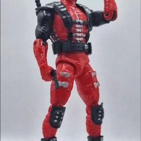 تصویر فیگور ناب سل مدل ددپول خنجر باز طرح شمشیر دار 