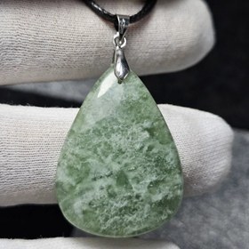 تصویر گردن آویز سنگ یشم خاص معدنی کد 32247 