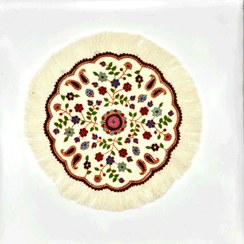 تصویر رومیزی پته دوزی گرد رنگ سفید مدل گلبهار ۴۵ سانتی 