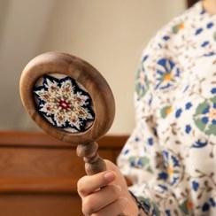 تصویر آینه دستی خاتون 