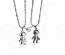 تصویر گردنبند فضانورد رنگ نقره ای جفت مگنتی 