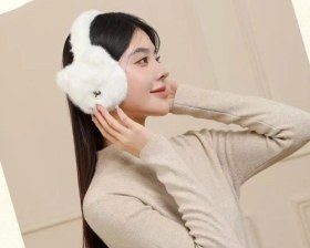 تصویر گوش بند پشمی فانتزی 