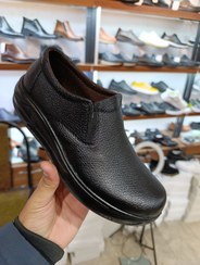تصویر کفش اداری مجلسی طبی مردانه مشکی چرم تبریز 