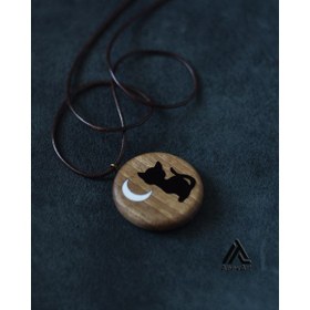 تصویر گردنبند چوبی و رزینی طرح گربه و ماه 