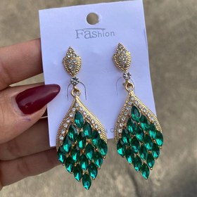 تصویر گوشواره زنانه طرح نگین دار سبز 