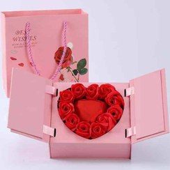 تصویر جعبه جواهرات گل رز برند گلدباکس 