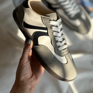 تصویر فروشگاه ولوت شوز