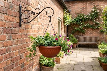 تصویر دیوارکوب فرفورژه کوچک طول۳۸سانت عرض۲۵سانت 