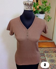 تصویر تیشرت کبریتی زنانه یقه هفت سه دکمه سایز ۴۲ قواره بزرگ 