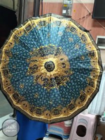 تصویر چتر گلدار طلایی 