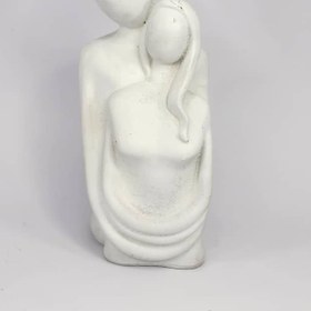 تصویر تندیس آغوشی سفید 