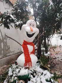 تصویر ماکت ادم برفی یک متری اولاف دکوراسیون شگفت انگیز زمستانی Olaf Snowman Model | Adorable Winter Decoration