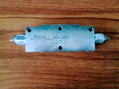 تصویر شیر اورسنتر سرراهی Oleoweb ایتالیا سایز 1/2 Overcenter valve