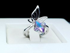 تصویر انگشتر نقره زنانه طرح پروانه با سنگ سواروسکی 