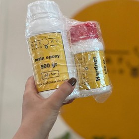 تصویر رزین و هاردنر غلیظ شفاف درجه یک کره‌ای 