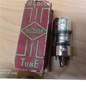 تصویر لامپ رادیو قدیمی 