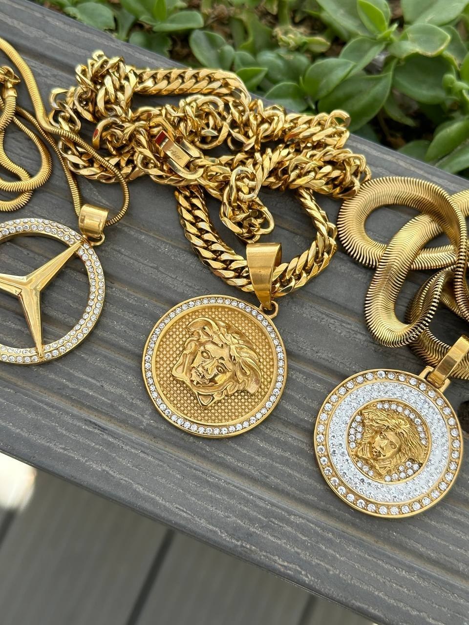 Fake hot sale versace pendant