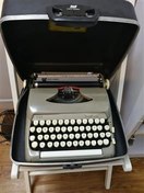 تصویر دستگاه تایپ قدیمی 