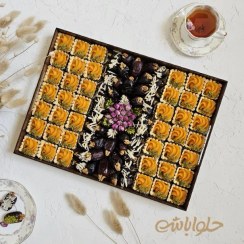 تصویر سینی میکس خرما آجیلی و تارت حلوای زعفرانی 