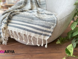 تصویر شال مبل منگوله دار بارینه ابعاد ۱۷۰×۱۳۰ رنگ سرمه ای 