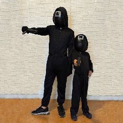 تصویر لباس اسکویید گیم مشکی بچگانه با نقاب 