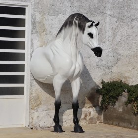تصویر مجسمه نیم تنه دیواری ایستاده اسب عرب 