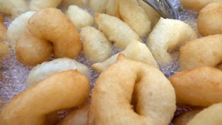 تصویر دانلود فوتیج لوکما دونات سنتی ترکی Turkish Traditional Donut Lokma 