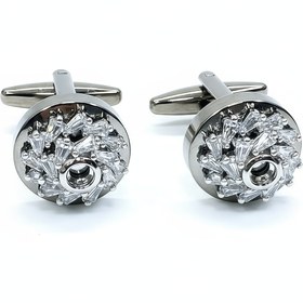 تصویر دکمه سردست لوکس نقره‌ای با کریستال‌های شفاف 