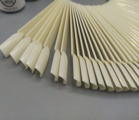 تصویر پالت سوئیچی کاشت ناخن مدل مربعی ۵۰ عددی 