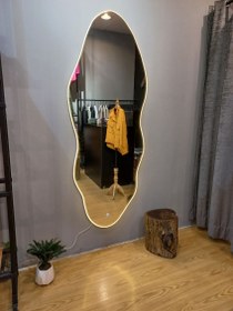 تصویر آینه قدی دیواری دفرمه(منحنی) Curved tall mirror